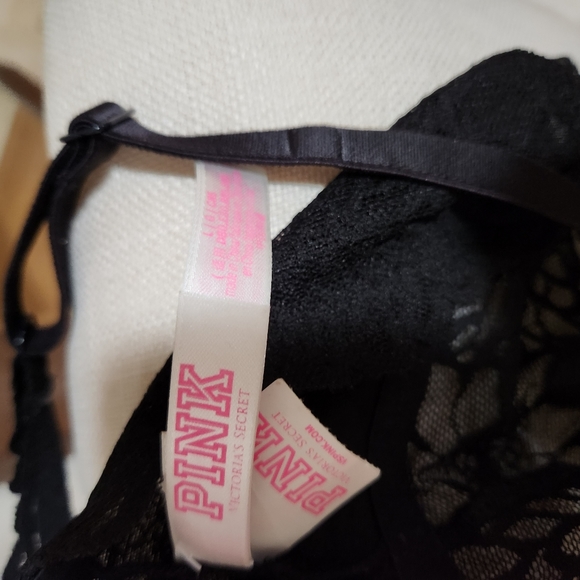 Victoria Secrets Black Lace w/Pink Inside cups.EUC - Picture 3 of 4